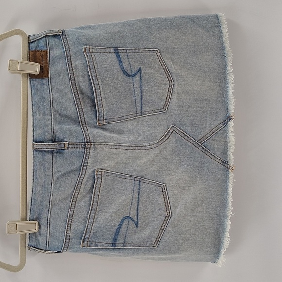 American Eagle AEO Light Blue Denim Mini Skirt Distressed Size 8 - Picture 4 of 6